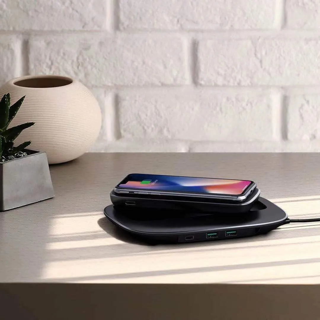 10,000mAh Power Bank with Built-In Wireless Charging Pad   Power Delivery Charging Base