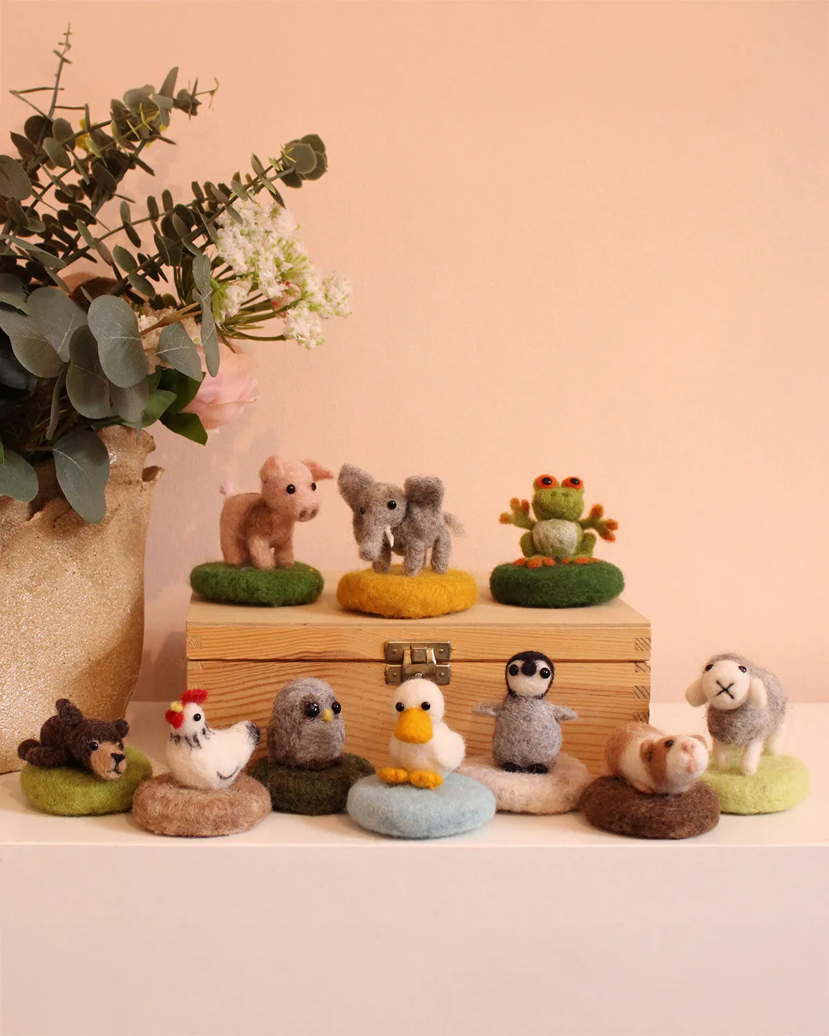 The Makerss - Amiguwoolli Penguin Mini Needle Felt Kit